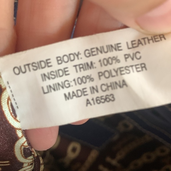 Tignanello Royal Blue Cross Body Leather Handbag w/lots of pockets inside & out - Picture 11 of 13